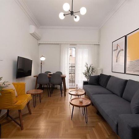 Vibrant Urban Getaway: Charming 2-Bedroom Near Bars, Parks, And Metro أثينا المظهر الخارجي الصورة