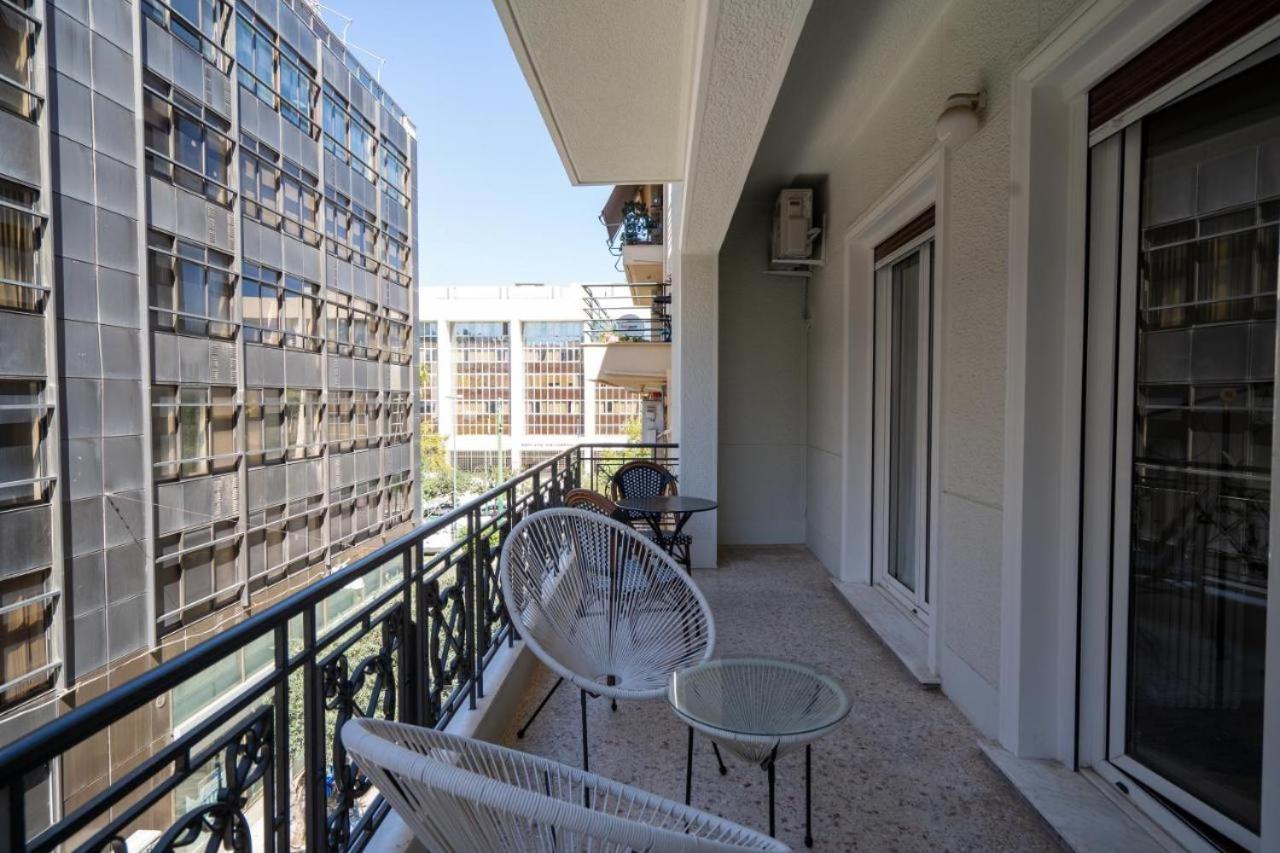 Vibrant Urban Getaway: Charming 2-Bedroom Near Bars, Parks, And Metro أثينا المظهر الخارجي الصورة