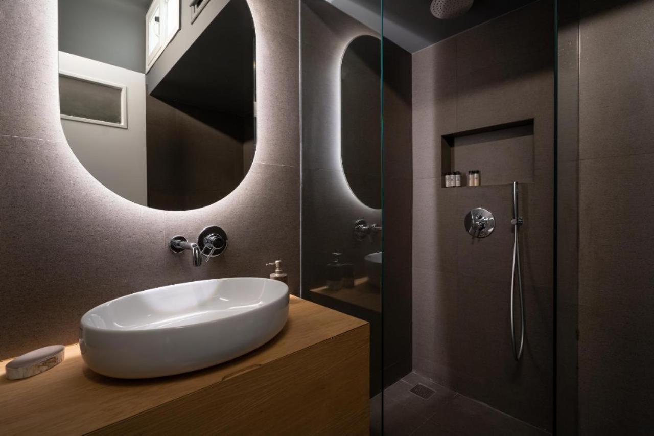 Vibrant Urban Getaway: Charming 2-Bedroom Near Bars, Parks, And Metro أثينا المظهر الخارجي الصورة